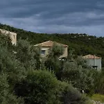 Melolia Estate 아파트